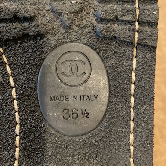 Chanel low riding boot - Picture 3 of 5